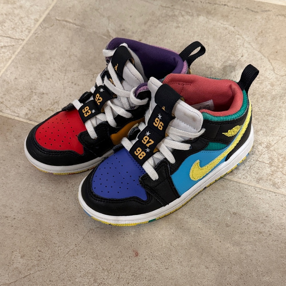 Nike Air Jordan Kids Color-block sneakers  in Red, Blue, Yellow, Green, Orange